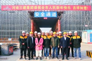 大年初一，集團公司領導到項目一線慰問